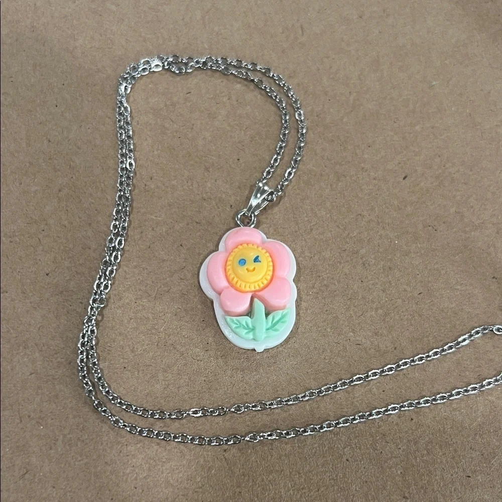 Cute Flower Pendant Necklace